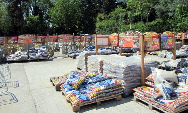 Decorative and horticultural aggregates and paving